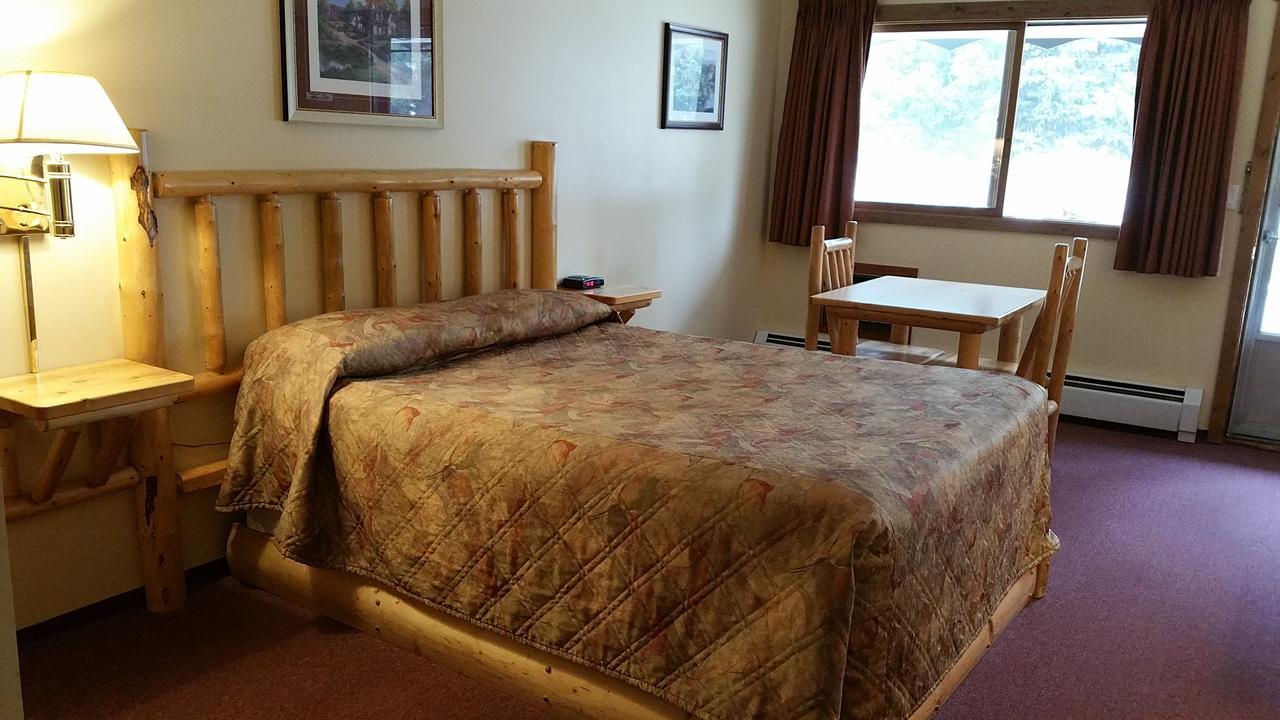 Yellowhead Motel Валмаунт Екстериор снимка